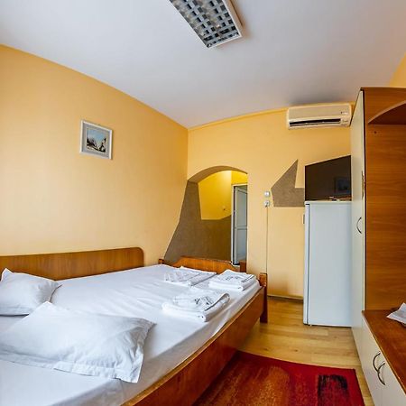 Motel Dasiana Târgu Jiu Exteriör bild