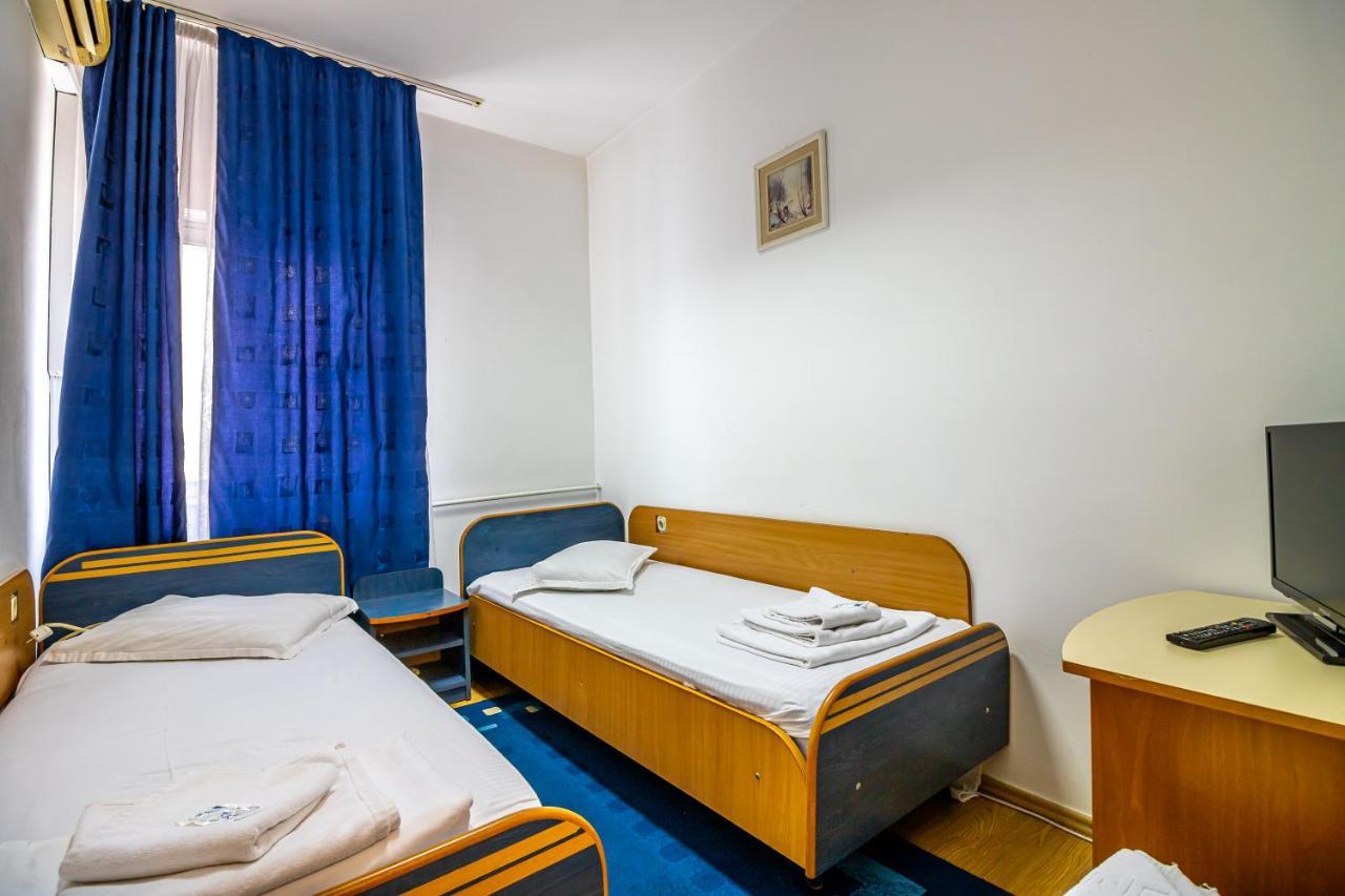 Motel Dasiana Târgu Jiu Exteriör bild