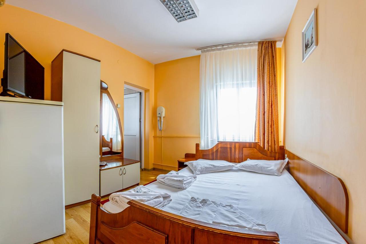 Motel Dasiana Târgu Jiu Exteriör bild
