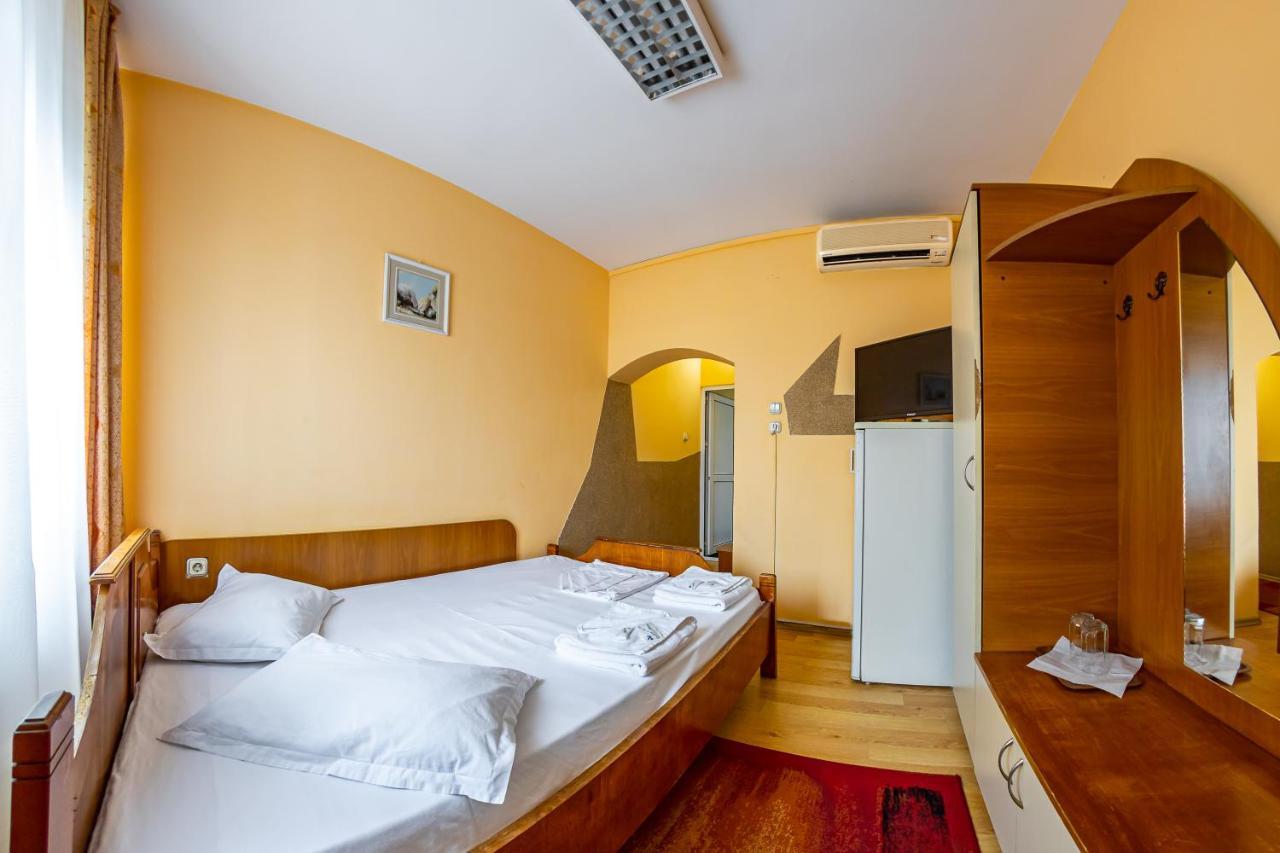 Motel Dasiana Târgu Jiu Exteriör bild
