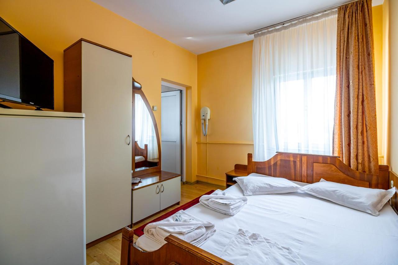 Motel Dasiana Târgu Jiu Exteriör bild