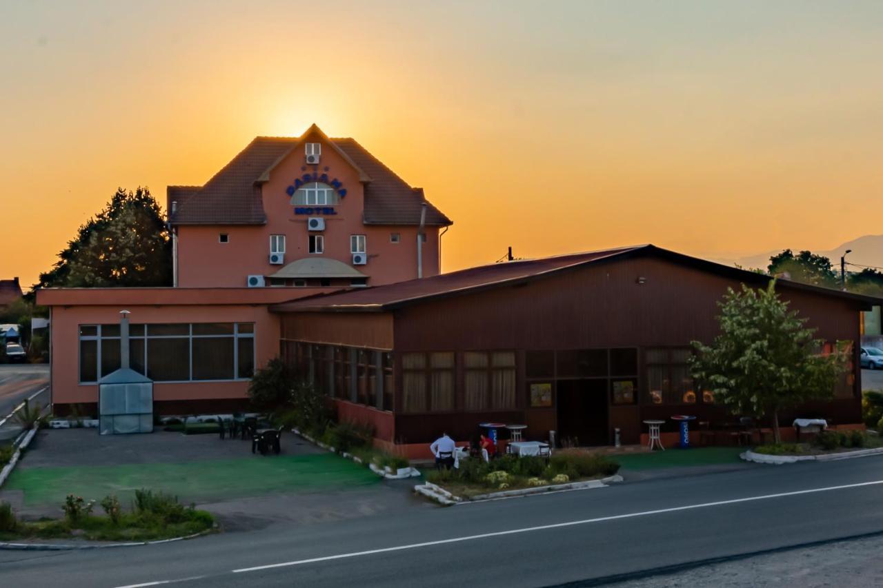 Motel Dasiana Târgu Jiu Exteriör bild
